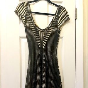 Free People | short sleeve dress super flattering EUC size S